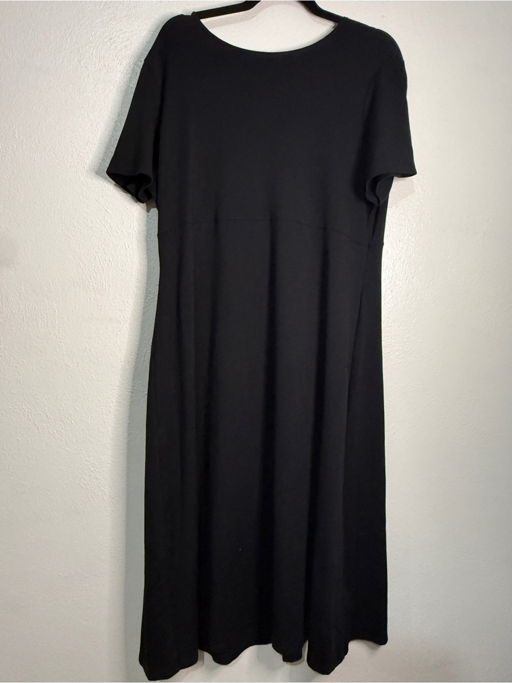 TravelSmith Classic Black Short-Sleeve Midi Dress. Sz L.